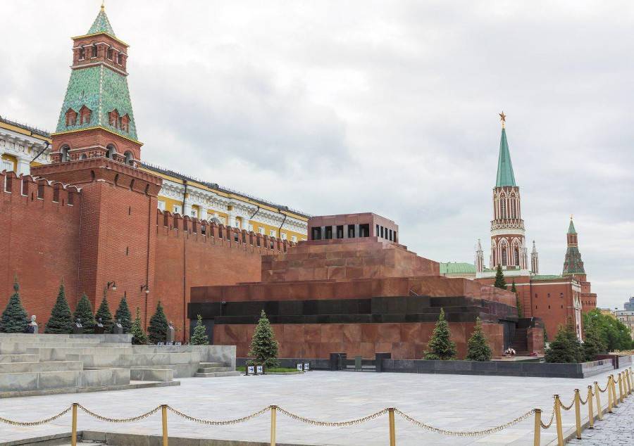 Мавзолей Ленина и некрополь у Кремлевской стены закроют на три дня