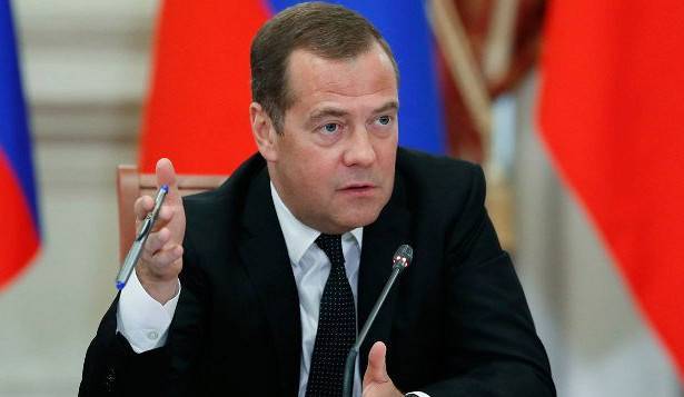 Формат G8 не подходит для решения мировых проблем, заявил Медведев