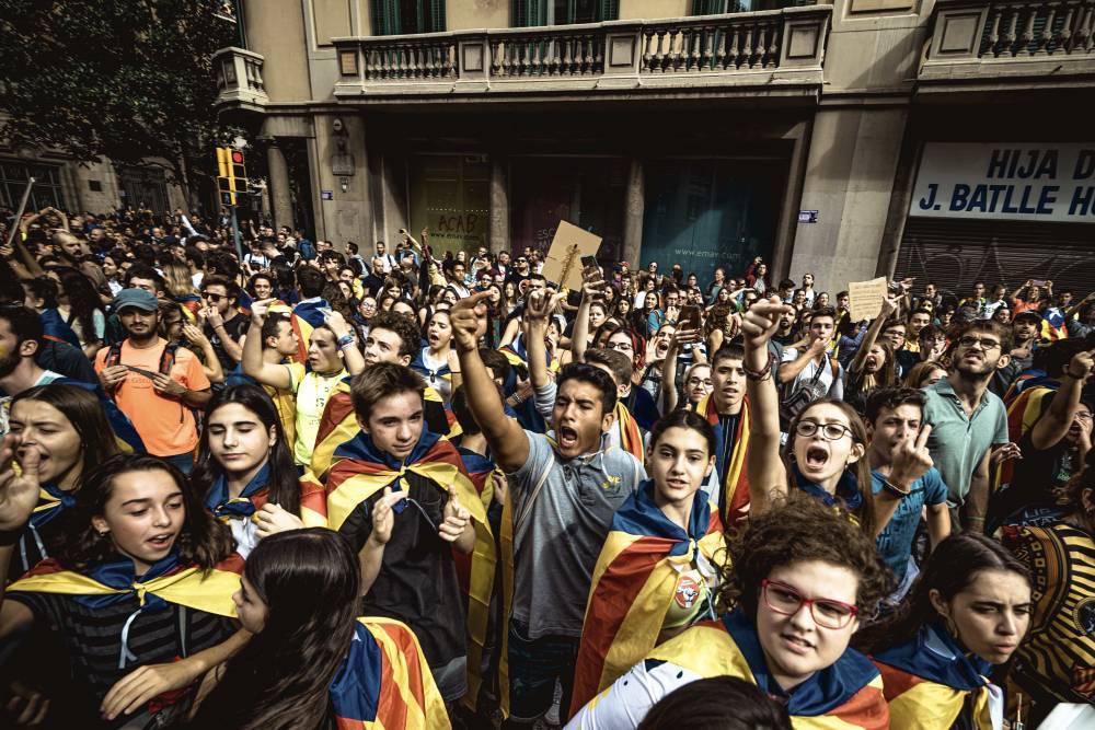 Десятки тысяч сторонников независимости Каталонии дошли до Барселоны