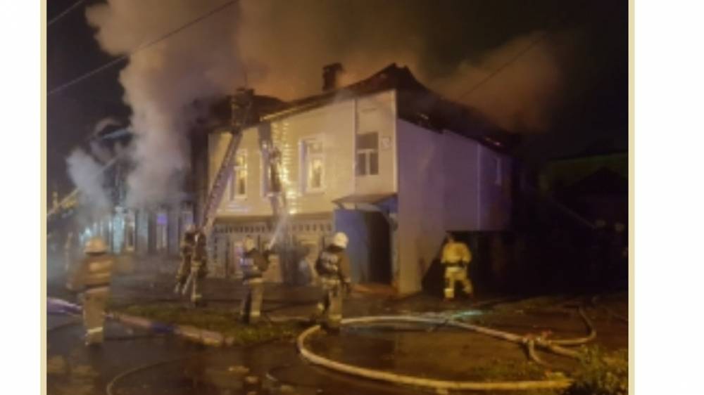 Пожар охватил два жилых дома в Самаре
