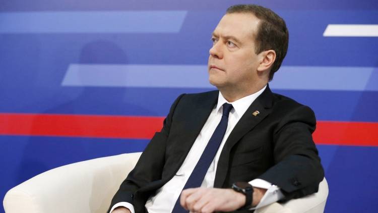 Медведев прибыл с визитом в Сербию