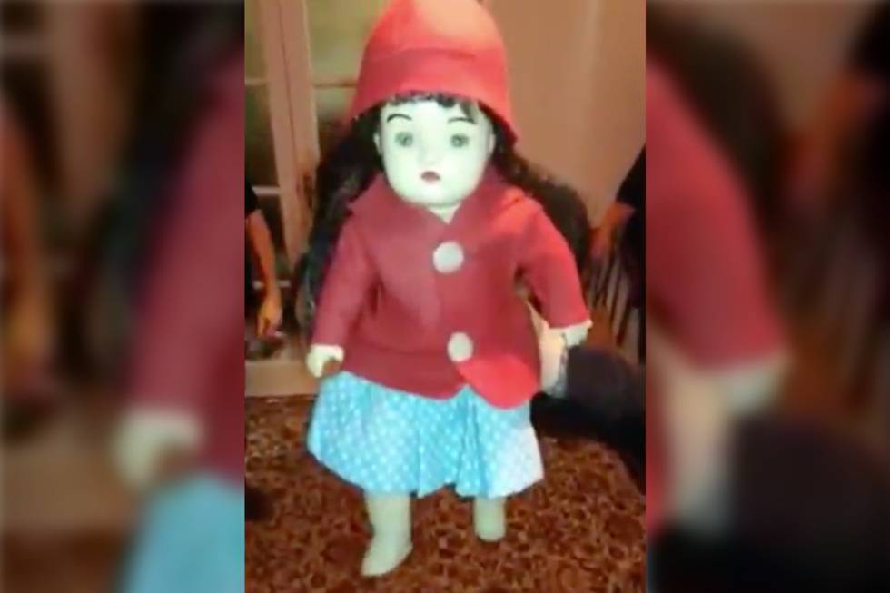 Охотники за призраками записали угрозы "проклятой" 100-летней куклы