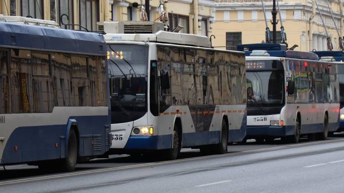 В Калининском районе троллейбусы изменят маршрут из-за работ на водопроводе