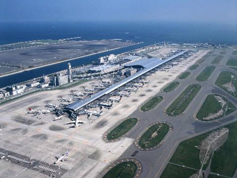 В аэропорту Осаки из-за беспилотника закрыли все ВПП