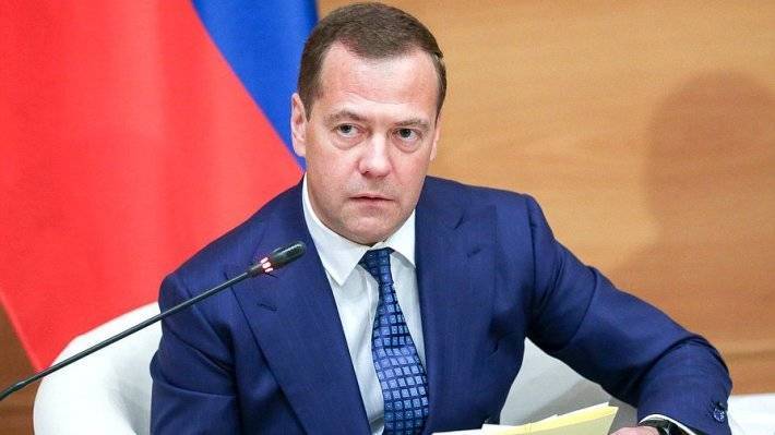 Медведев заявил, что РФ готова поддерживать Сербию в сохранении суверенитета
