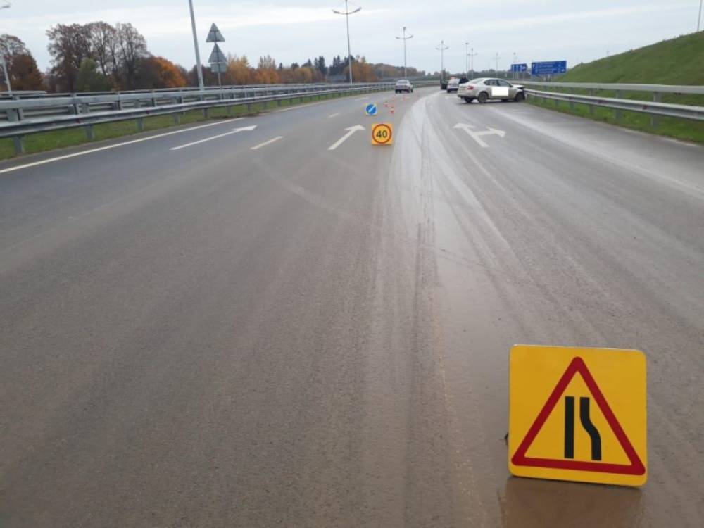 На трассе в Калининградской области водитель иномарки влетел в ограждение