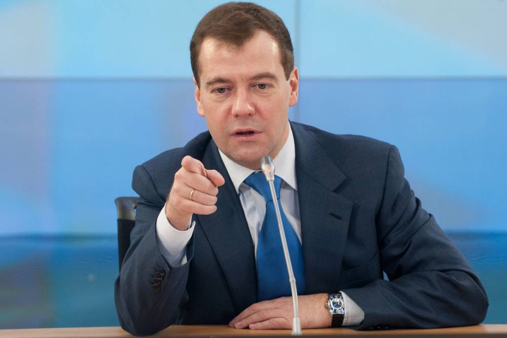 Медведев объяснил, почему США критикуют внешнюю политику России