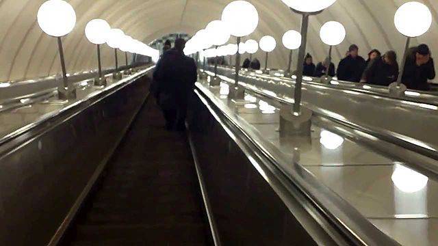 В Киеве пассажирам метро запретят петь, оголяться и плохо пахнуть