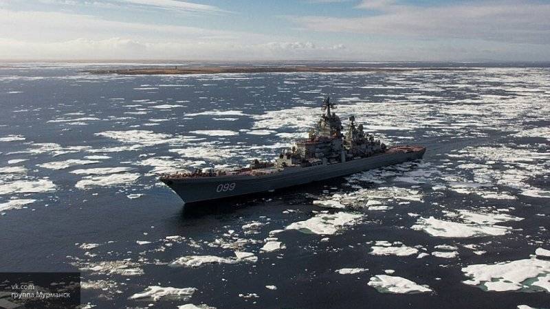 Российские подводники шокировали китайских журналистов водными процедурами в Арктике
