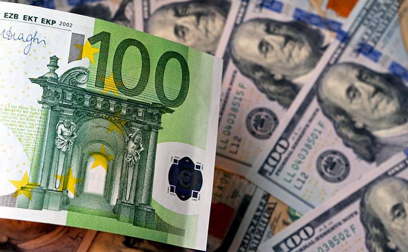 Курс валют сегодня: доллар и евро подешевели на открытии торгов