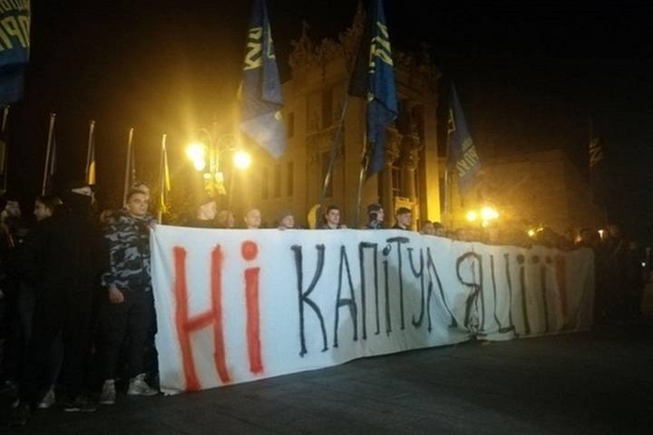 На Майдане протестуют против «формулы Штайнмайера»