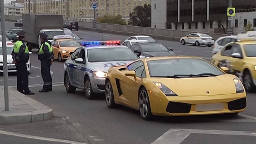 Спорткар не помог: в Москве водителя Lamborghini задержали за непропуск скорой помощи
