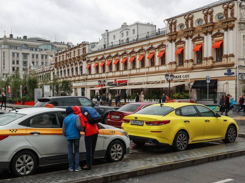 Треть россиян за последние два года стали чаще пользоваться такси