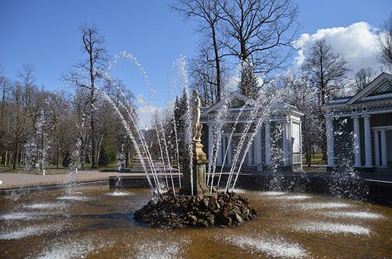 В Санкт-Петербурге начали отключать фонтаны на зиму