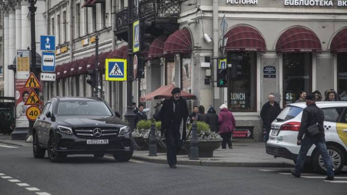 Петербуржцы: Боярский припарковался в центре города на "встречке"