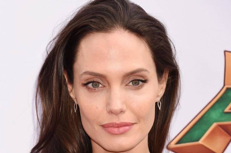 «Я ощущала себя загнанной в угол»: Анджелина Джоли высказалась о разводе