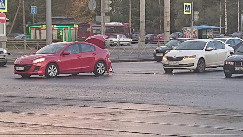 На Луначарского два ДТП создали водители машин KIA Optima и не соблюдающая дистанцию Škoda