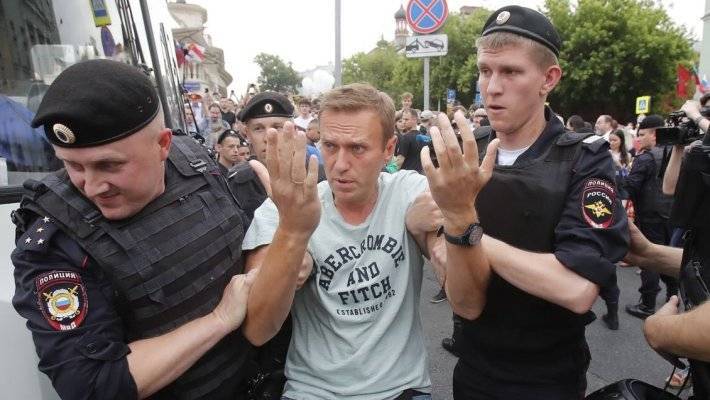 Как Навальный давал мастер-классы по превращению митингов в балаган