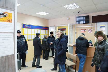 За резню в российской школе наказали охранницу