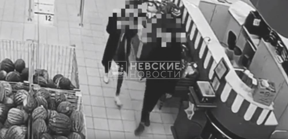 В Петербурге пару молодых людей разыскивают за кражи из автоматов