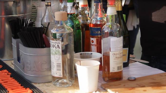 The Guardian: потребление алкоголя в России снизилось на 43%