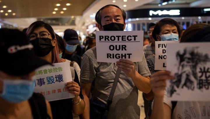 Из-за беспорядков в Гонконге закрыты 19 станций метро