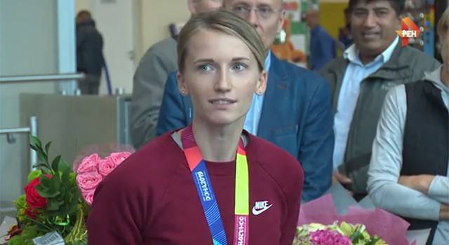 Видео: легкоатлетку Сидорову встретили в Москве после победы на ЧМ