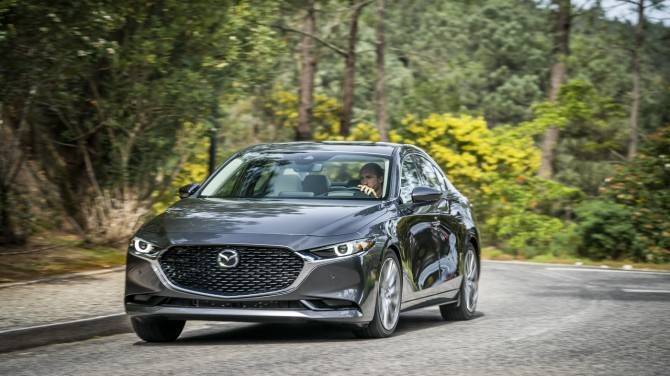 В России стартуют продажи седана Mazda3 нового поколения