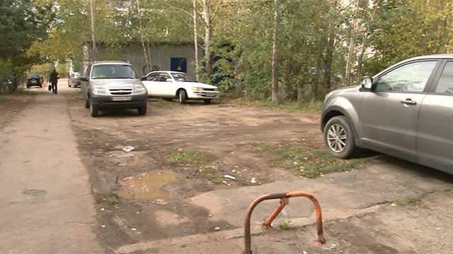 Сквер или парковка: двор в Нижнем Новгороде раскололся на два лагеря