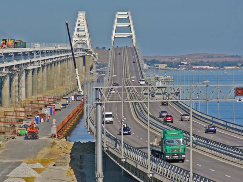 Новая базовая станция покрыла мобильной связью весь Крымский мост