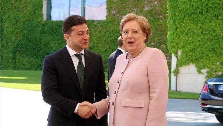 Немецкие журналисты обвинили Зеленского в оскорблении Ангелы Меркель