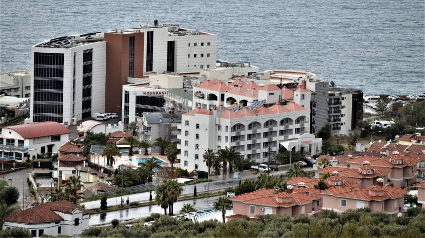 «Все включено»: Россиянка попыталась вывести чемодан еды из отеля в Турции