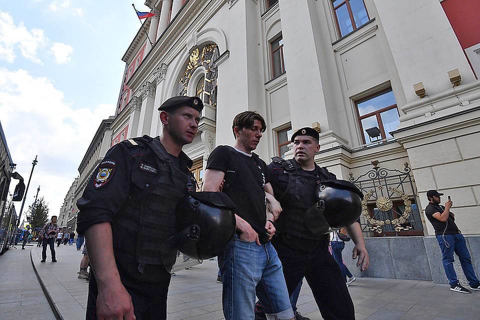 Московская полиция подала два иска в суд против лидеров оппозиции