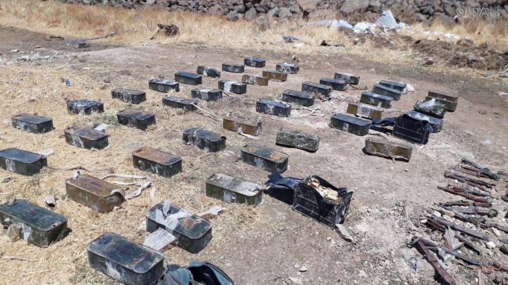 Сирийская армия обнаружила оружие и боеприпасы боевиков на севере Хамы