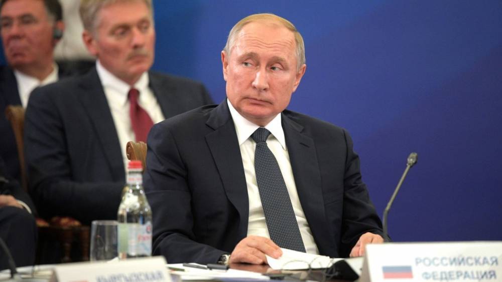 Путин пошутил про возможность вмешательства в выборы президента США