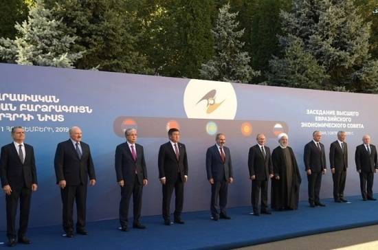 Путин ответил на выкрик грузинской журналистки на саммите в Ереване