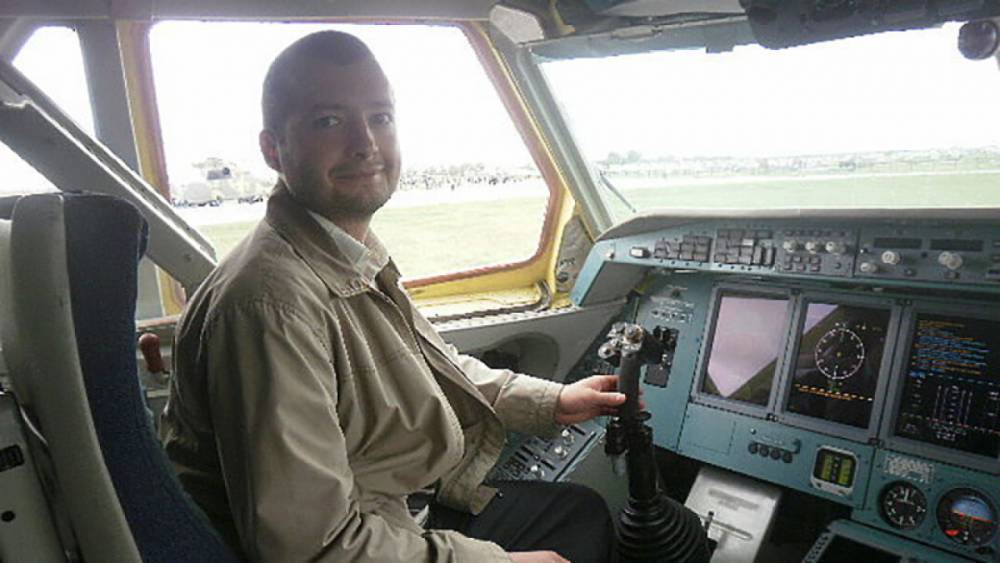 Посадивший Airbus A321 в поле пилот ответил на вопрос о работе в ОАЭ