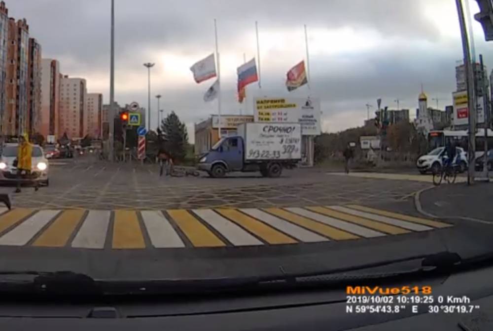В Кудрово велосипедист чудом не пострадал после столкновения с «Газелью»