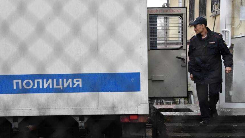 Кассирша, обокравшая 10 лет назад банк, задержана в Петербурге