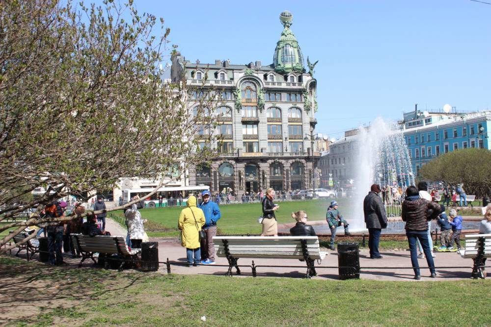 Петербург стал пятым в списке самых популярных у женщин туристических городов