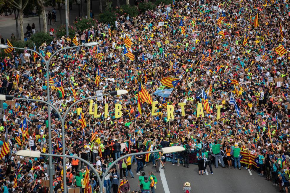 В Барселоне на всеобщую акцию протеста пришли больше 500 тысяч человек