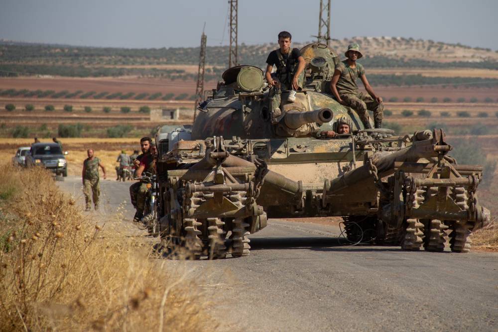 САА освобождает поселения от боевиков в Сирии во время операции Турции против курдов