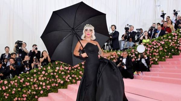 Леди Гага рассказала о своем самочувствии после недавнего падения со сцены