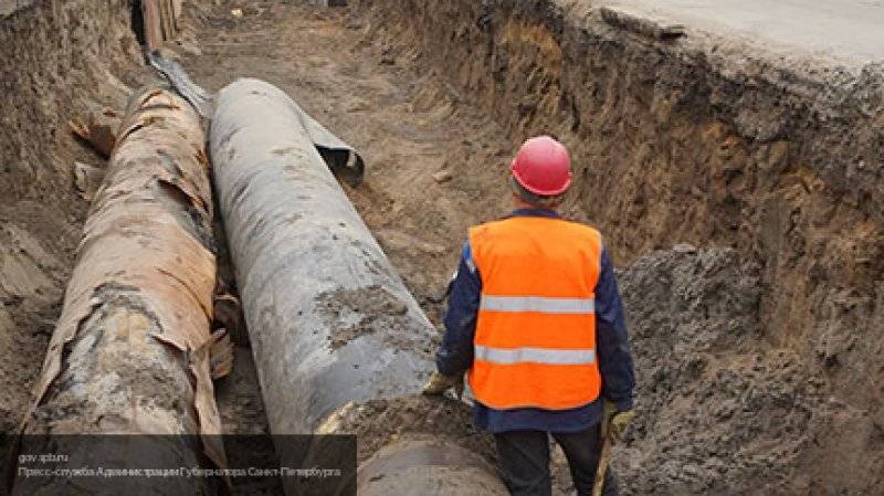 Двое рабочих завалило землей во время работ по замене труб в Екатеринбурге