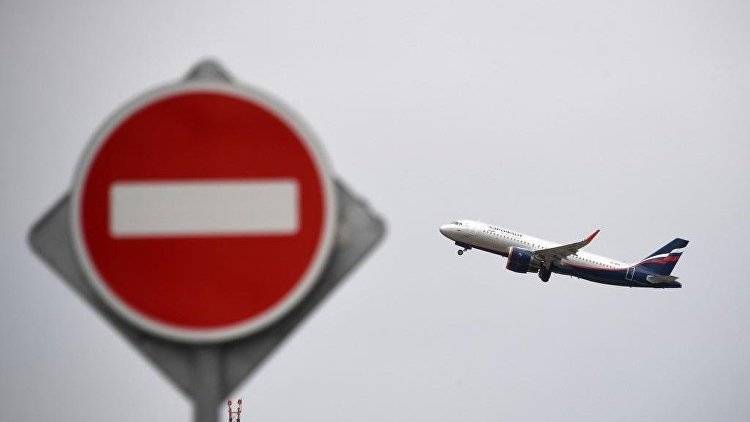 Пассажирский самолет экстренно сел в Красноярске и-за угрозы взрыва