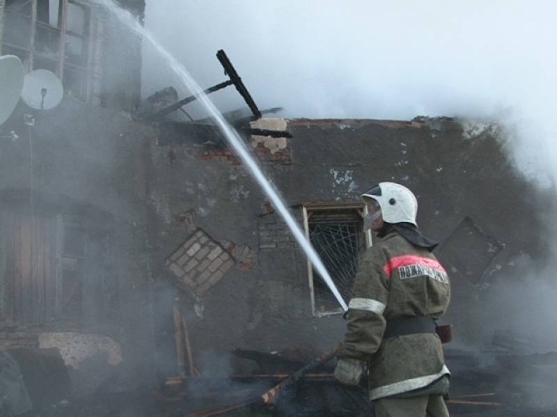 Спасатели потушили дачный дом в деревне Васкелово