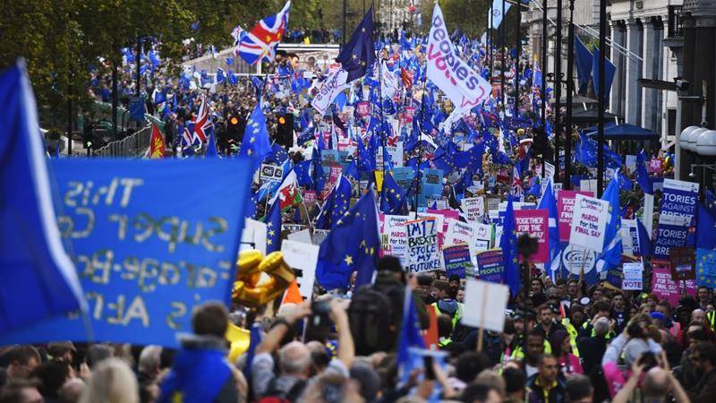 В Лондоне сотни тысяч человек вышли на демонстрацию против Brexit
