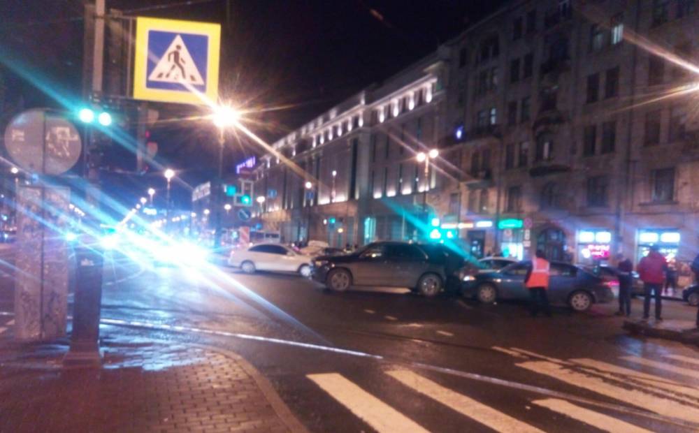 ДТП в Санкт-Петербурге парализовало движение общественного транспорта