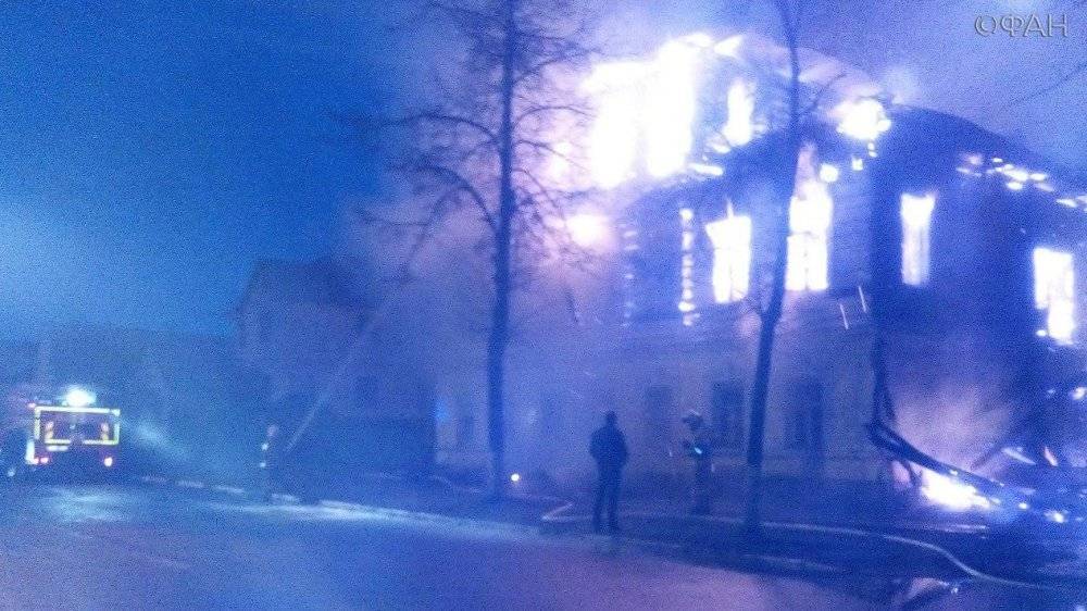 Появилось видео страшного пожара в Ярославской области, где погибли шесть человек
