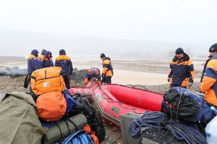Спасатели продолжают искать пропавших при прорыве дамбы в Красноярском крае